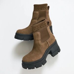 NWOB $200 Original UGG Brooklyn Chelsea Boots SZ 10 Hickory Brown Suede Platform